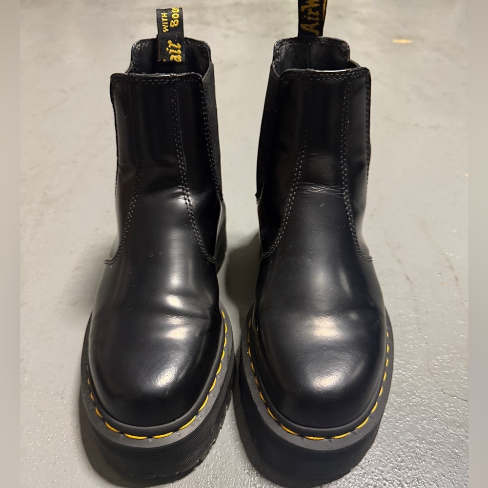 Dr Martens 2976 Chelsea Quad Platforms